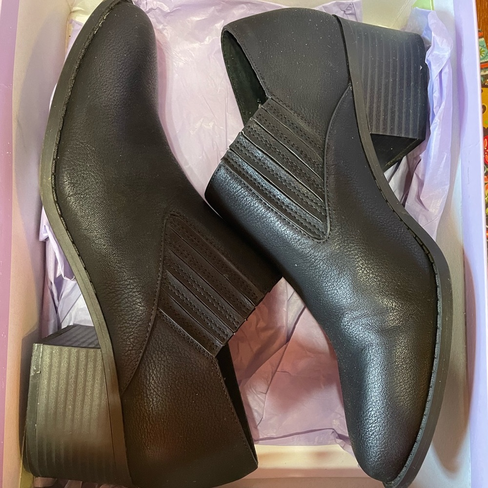 Madden Girl Bruin Black Parin ankle boots